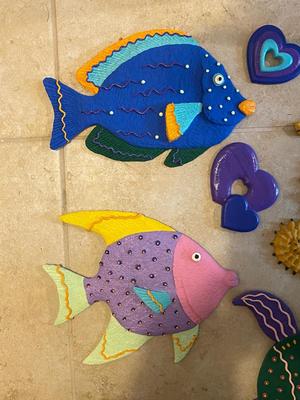TROPICAL FISH, A TURTLE AND HEARTS FOR THE WALLS