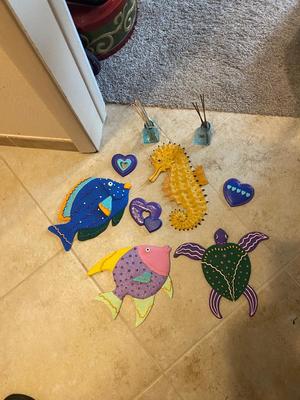 TROPICAL FISH, A TURTLE AND HEARTS FOR THE WALLS