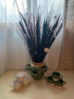 NICE BOSTON WAREHOUSE COFFEE/SOUP CUPS AND COOL DECORATIVE POT