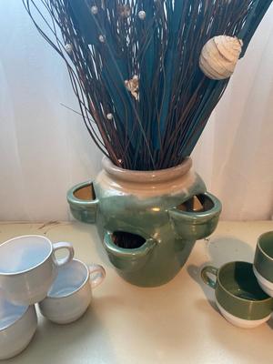NICE BOSTON WAREHOUSE COFFEE/SOUP CUPS AND COOL DECORATIVE POT