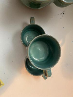 NICE BOSTON WAREHOUSE COFFEE/SOUP CUPS AND COOL DECORATIVE POT