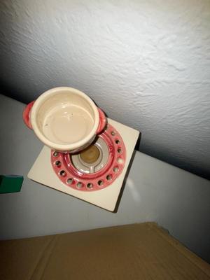A VARIETY OF DIFFERENT HOME DECORATIONS