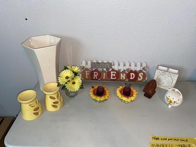 SUNFLOWERS AND DAISIES TO DECORATE