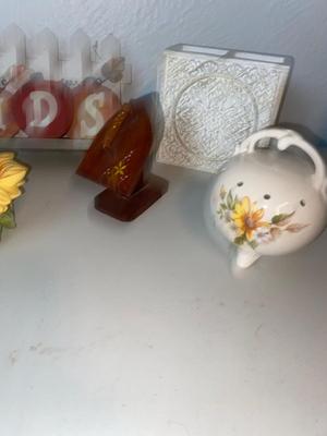 SUNFLOWERS AND DAISIES TO DECORATE