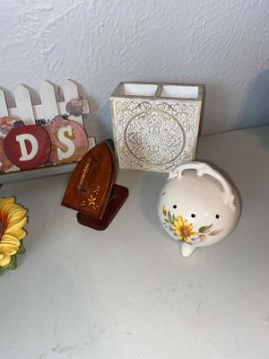 SUNFLOWERS AND DAISIES TO DECORATE