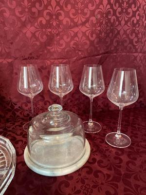 ANTIQUE PLATE AND VINTAGE GLASS