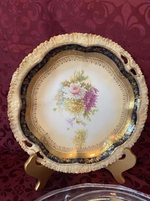 ANTIQUE PLATE AND VINTAGE GLASS