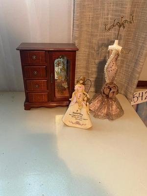 JEWELRY BOX, PRETTY NECKLACE HANGER AND MOTHER/DAUGHTER DECORATION