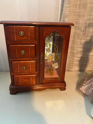 JEWELRY BOX, PRETTY NECKLACE HANGER AND MOTHER/DAUGHTER DECORATION