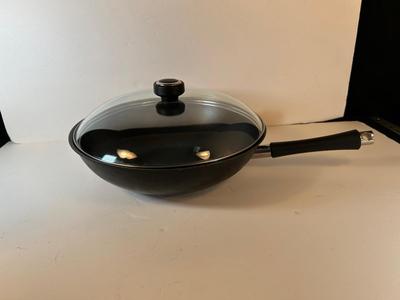 Lot 32. Nonstick Wok with Lid