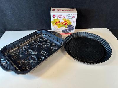 Lot 35. Bakeware