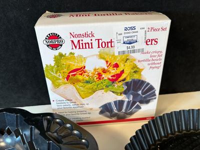 Lot 35. Bakeware