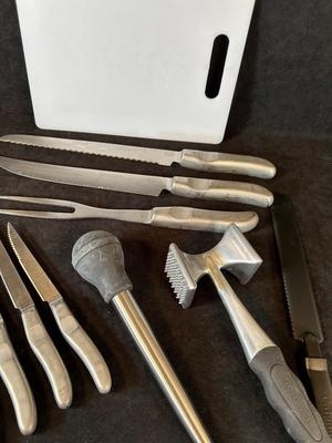 Lot 52. Oneida Knife Set and Cutting Board
