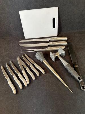 Lot 52. Oneida Knife Set and Cutting Board