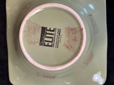 Lot 84. Stoneware Bowls
