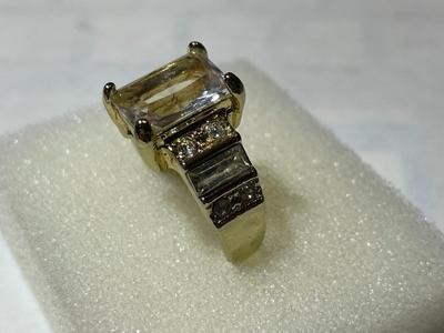 Ladies New Never Worn Gold-tone Fashion Ring Size-Full 9 w/Crystal Stones as Pictured.