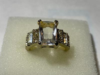 Ladies New Never Worn Gold-tone Fashion Ring Size-Full 9 w/Crystal Stones as Pictured.