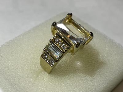 Ladies New Never Worn Gold-tone Fashion Ring Size-Full 9 w/Crystal Stones as Pictured.