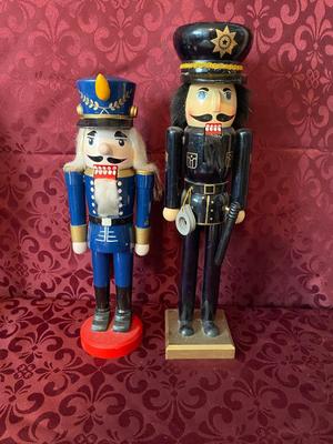 AN OFFICER AND A SARGENT NUTCRACKERS