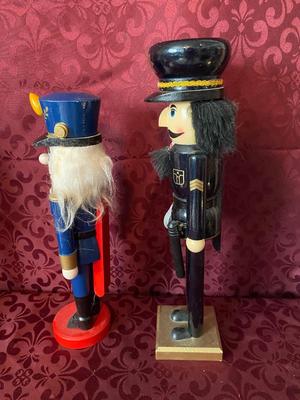 AN OFFICER AND A SARGENT NUTCRACKERS