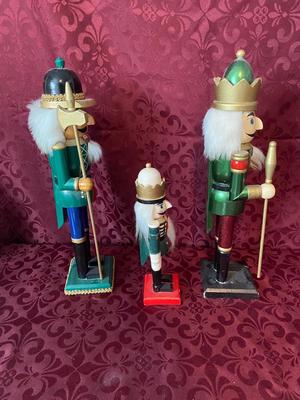 3 MEN IN GREEN UNIFORM NUTCRACKERS