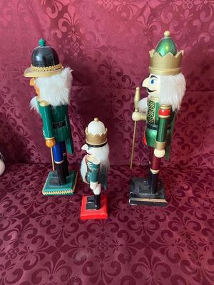 3 MEN IN GREEN UNIFORM NUTCRACKERS