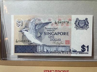 Singapore 1 Dollar Banknote/Currency in Uncirculated Condition by Fleetwood as Pictured.
