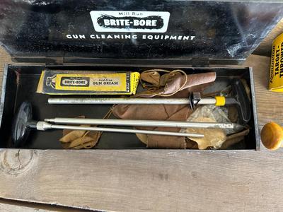 CLAY PIGEON THROWER AND GUN CLEANING KIT