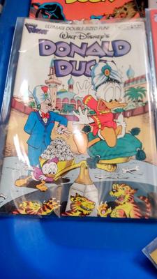 LOT 21 - FIVE WALT DISNEY COMIC BOOKS