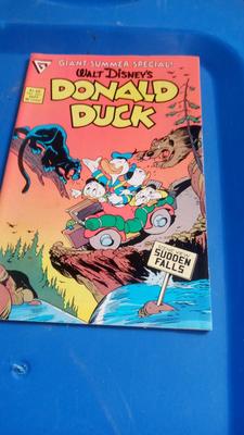 LOT 21 - FIVE WALT DISNEY COMIC BOOKS