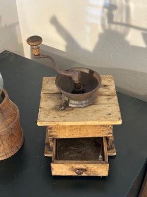 ANTIQUE COFFEE GRINDER, MORTAR AND PESTLE & WOOD BASE CANDLE LANTERN