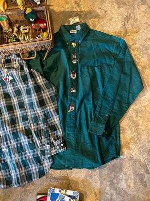 NEW LOONEY TUNES SHIRTS (MED) LEATHER BELT, 2 PLATE FRAMES, CLIPS AND CARD REGISTER
