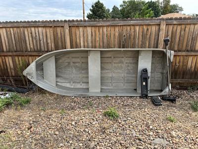 8 FT ALUMINUM BOAT WITH MOTOR GLIDE TROLLING MOTOR AND MOUNT
