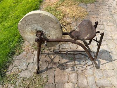 ANTIQUE PEDAL GRINDER WITH SEAT