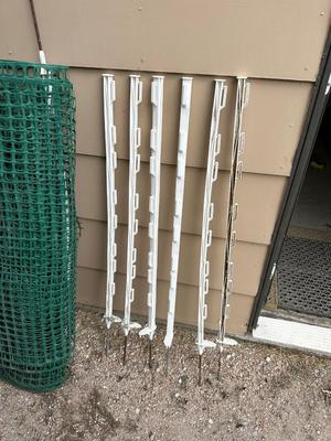 TEMPORARY FENCING WITH POLES