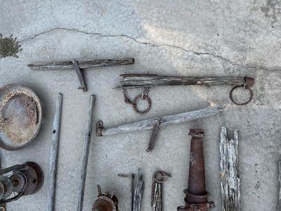 AN ASSORTMENT OF ANTIQUE/PRIMITIVE FARMING PIECES