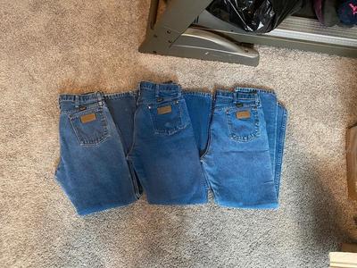 3 PAIR OF BROKEN IN WANGLER JEANS 34X32