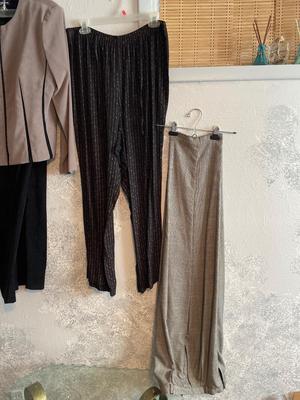 WOMENS CLOTHING RANGING IN SIZES