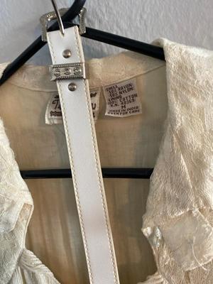 WOMENS CLOTHING RANGING IN SIZES