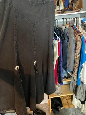 WOMENS CLOTHING MOSTLY WESTERN WEAR