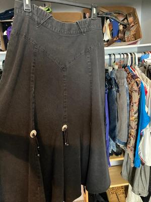WOMENS CLOTHING MOSTLY WESTERN WEAR