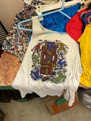 HUGE LOT OF WOMEN'S CLOTHING FOR SUMMERTIME (PETITE)