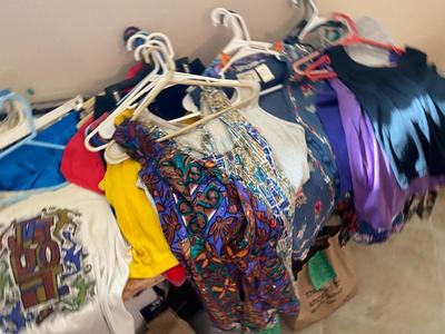 HUGE LOT OF WOMEN'S CLOTHING FOR SUMMERTIME (PETITE)