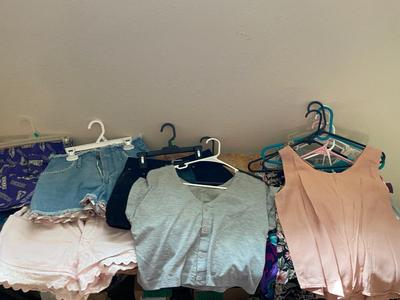 HUGE LOT OF WOMEN'S CLOTHING FOR SUMMERTIME (PETITE)