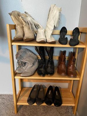 SHELF, BOOTS AND SHOES