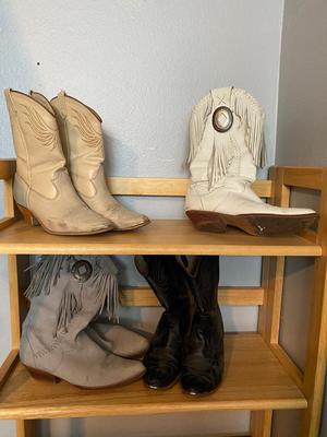 SHELF, BOOTS AND SHOES