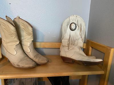SHELF, BOOTS AND SHOES