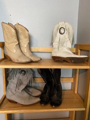 SHELF, BOOTS AND SHOES