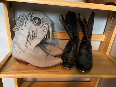 SHELF, BOOTS AND SHOES