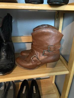 SHELF, BOOTS AND SHOES